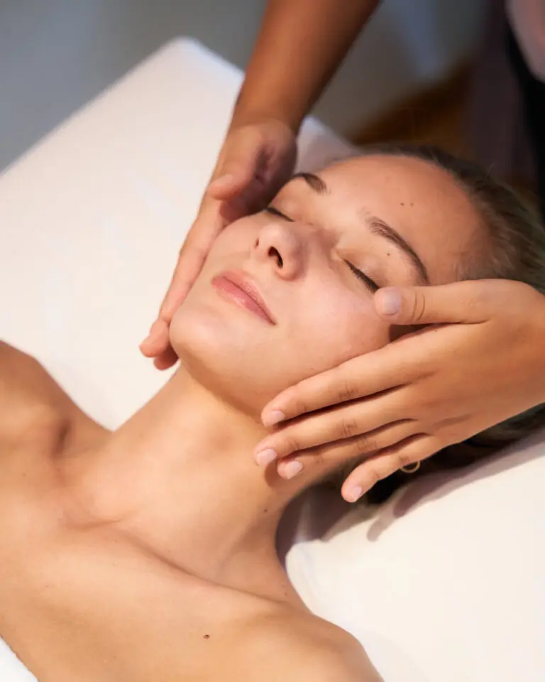 Ingresso Terme Sensoriali (Festivo) 3h + Massaggio 25 min